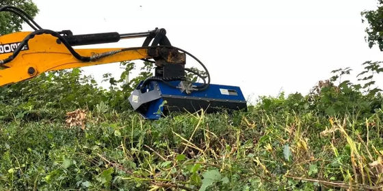 Certifié Q355B Excavator Flail Mower 2000mm Machine de coupe en orange/noir