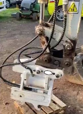 Excavateur Huitong Accrochage à inclinaison rapide HT 3-5 Tonnes 150 kg Compatible avec le verrouillage manuel CAT/Komatsu