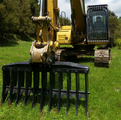L'excavatrice de haute qualité Rake de Q355B pour 3 Ton-30 Ton Excavator avec HARDOX500 le matériel en acier, il peut enlever et empiler la brosse.