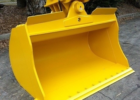 Bouteille à inclinaison pour excavateur rouge et jaune personnalisable pour différentes capacités et ouvertures